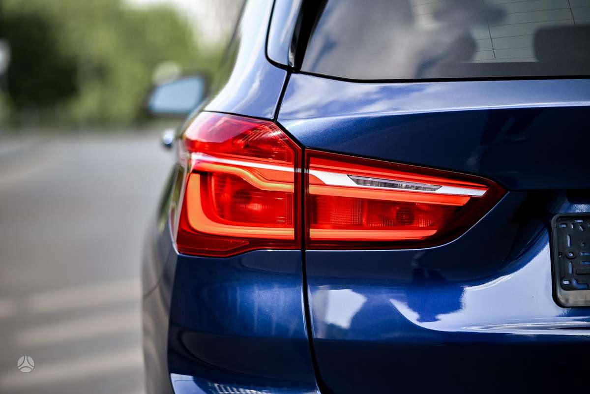 BMW X1, 2.0 l., off-road / crossover