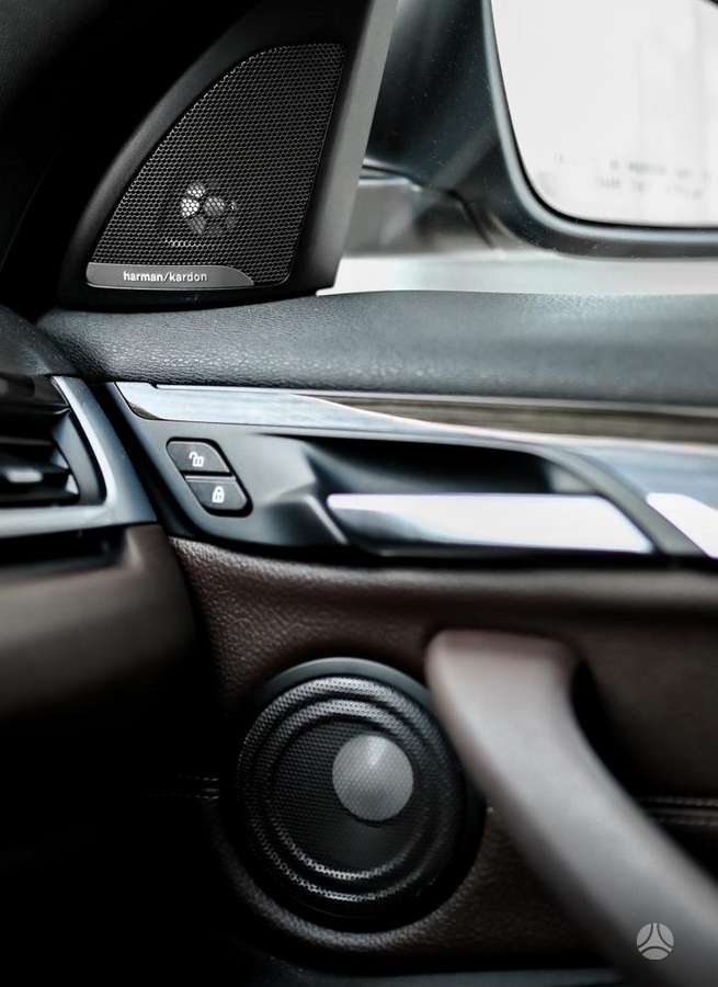 BMW X1, 2.0 l., off-road / crossover