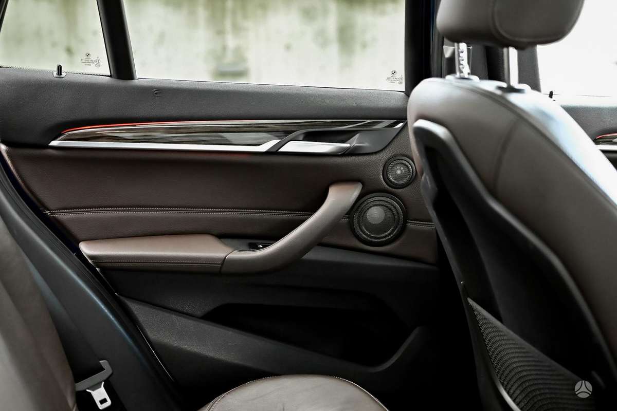 BMW X1, 2.0 l., off-road / crossover