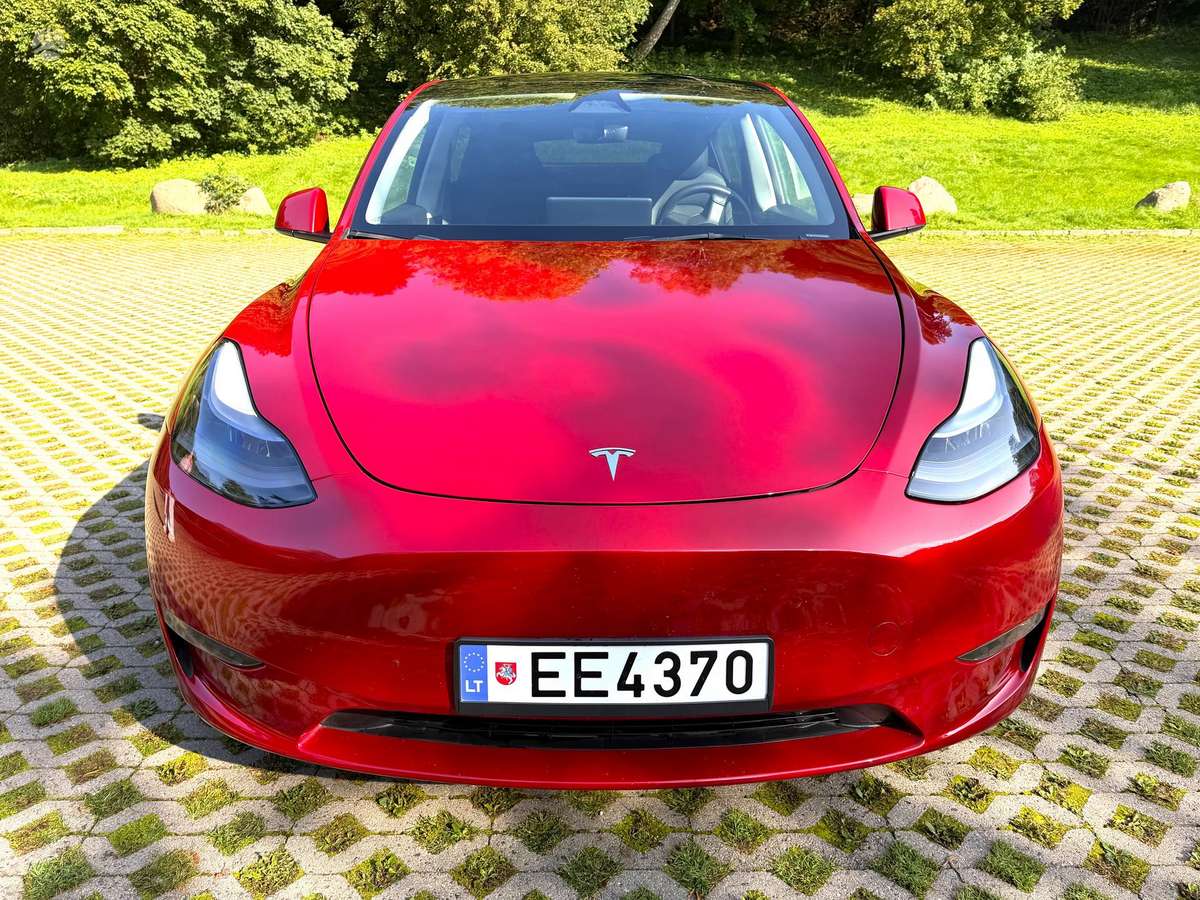 Tesla Model Y - 8