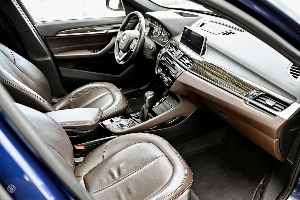 BMW X1, 2.0 l., off-road / crossover