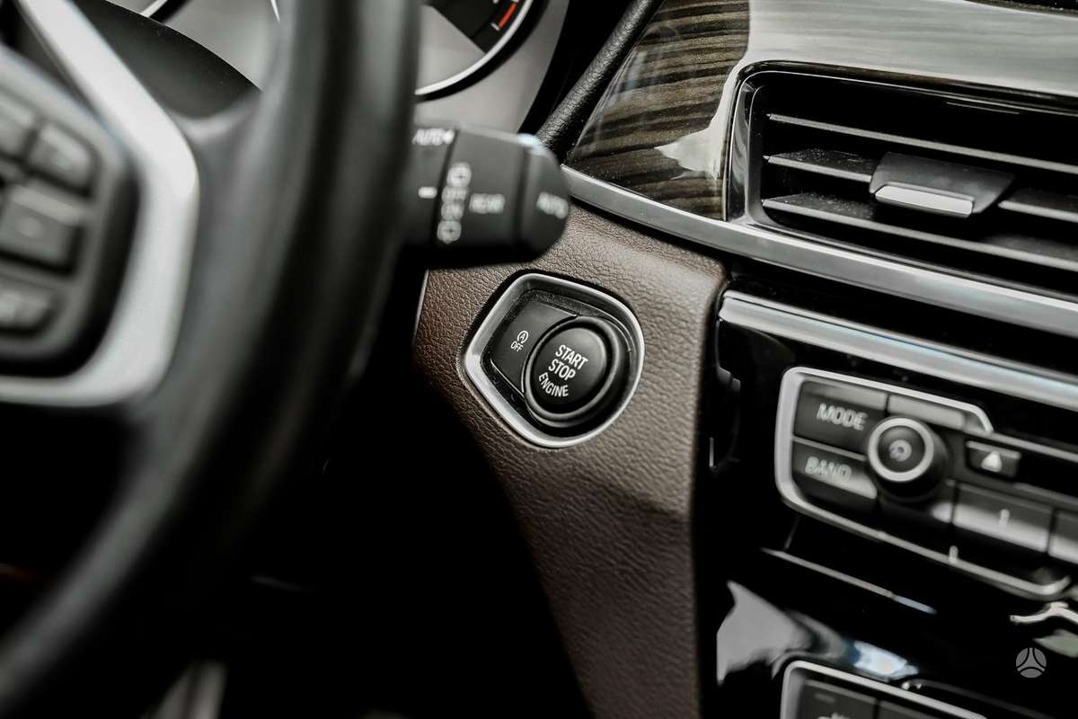 BMW X1, 2.0 l., off-road / crossover