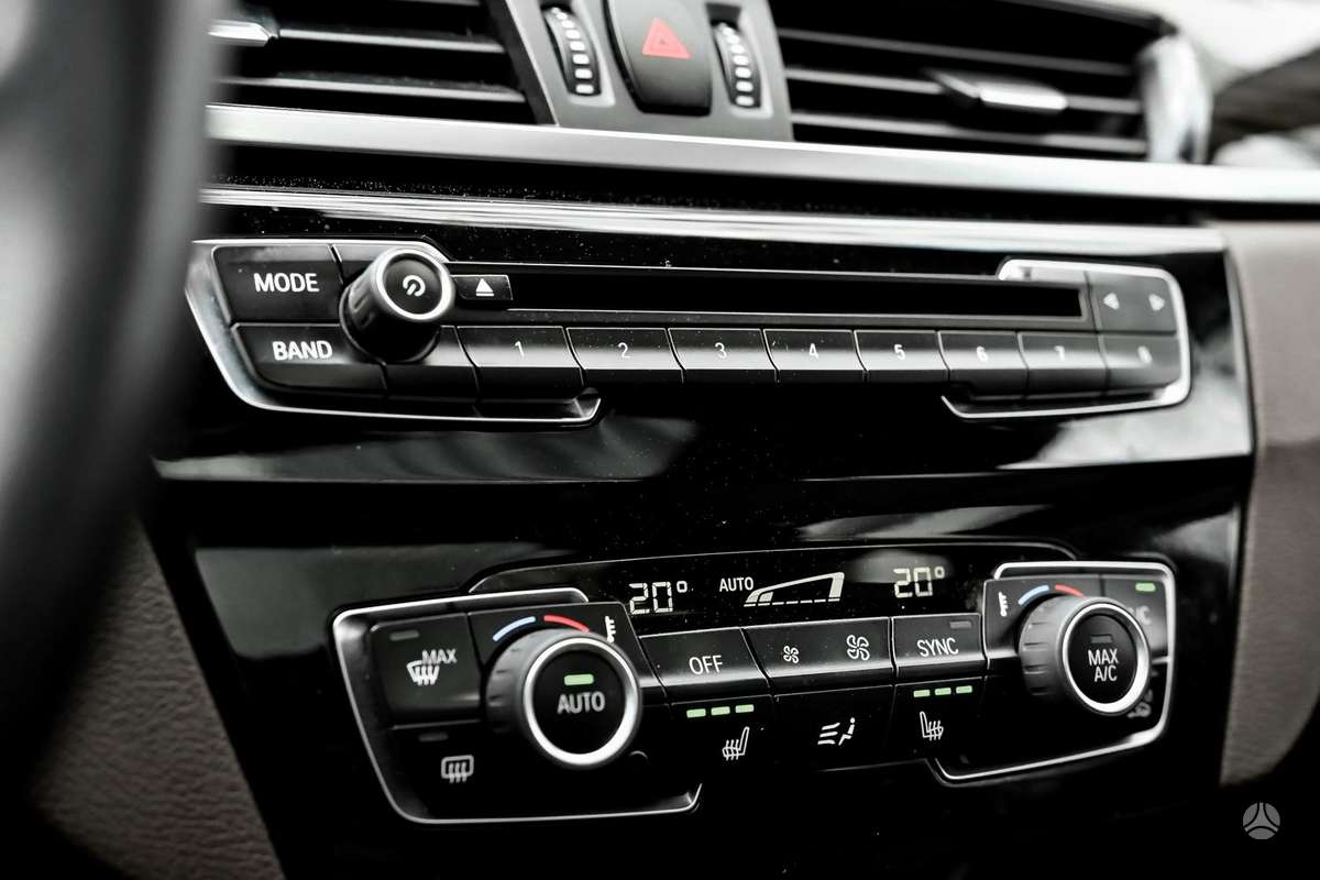 BMW X1, 2.0 l., off-road / crossover