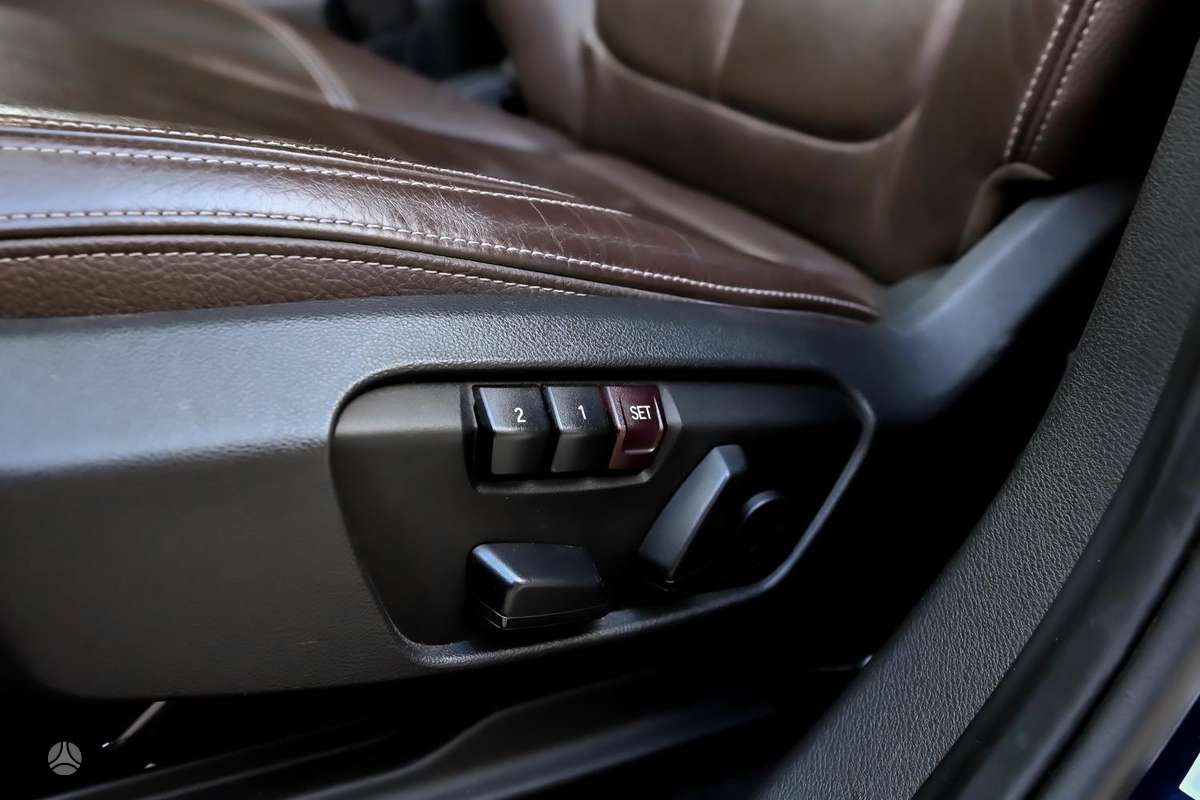BMW X1, 2.0 l., off-road / crossover