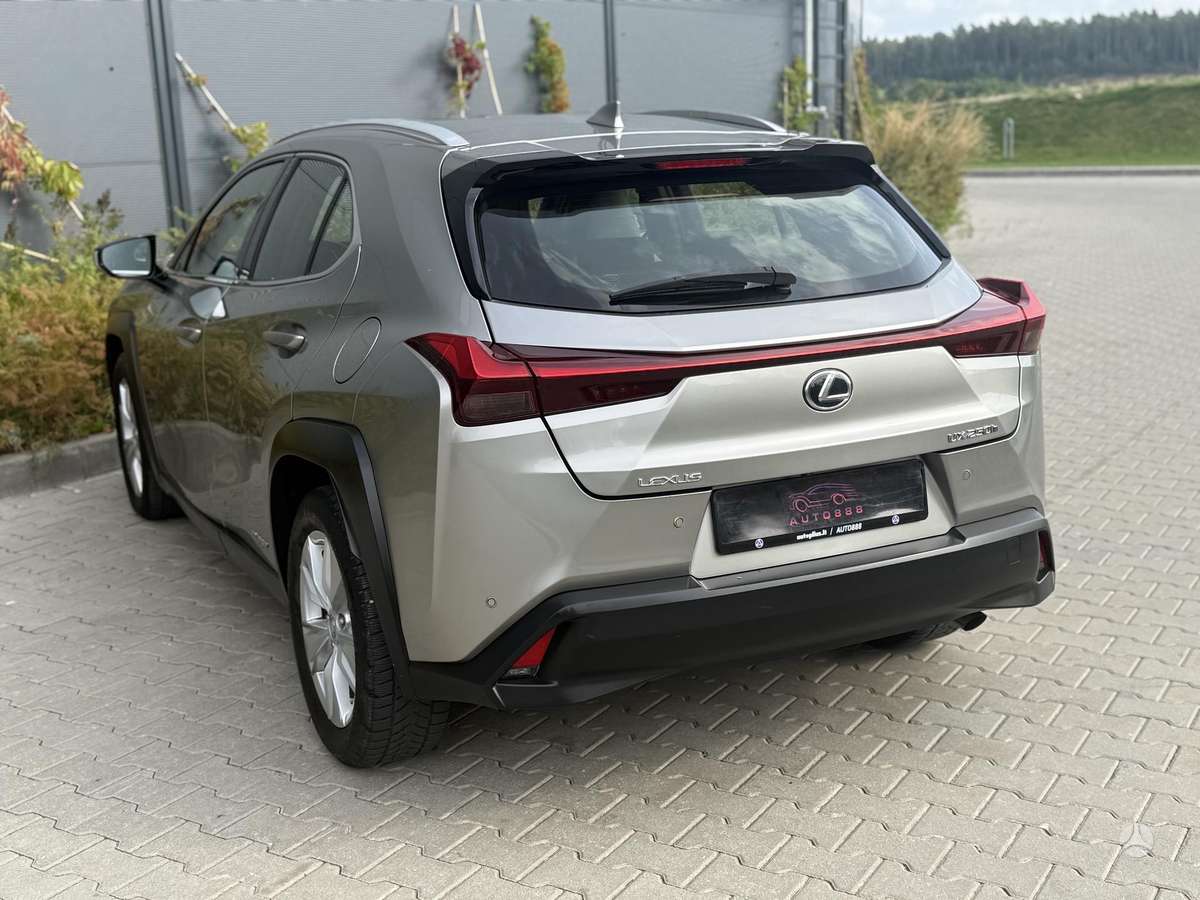 Lexus UX 250h - 7