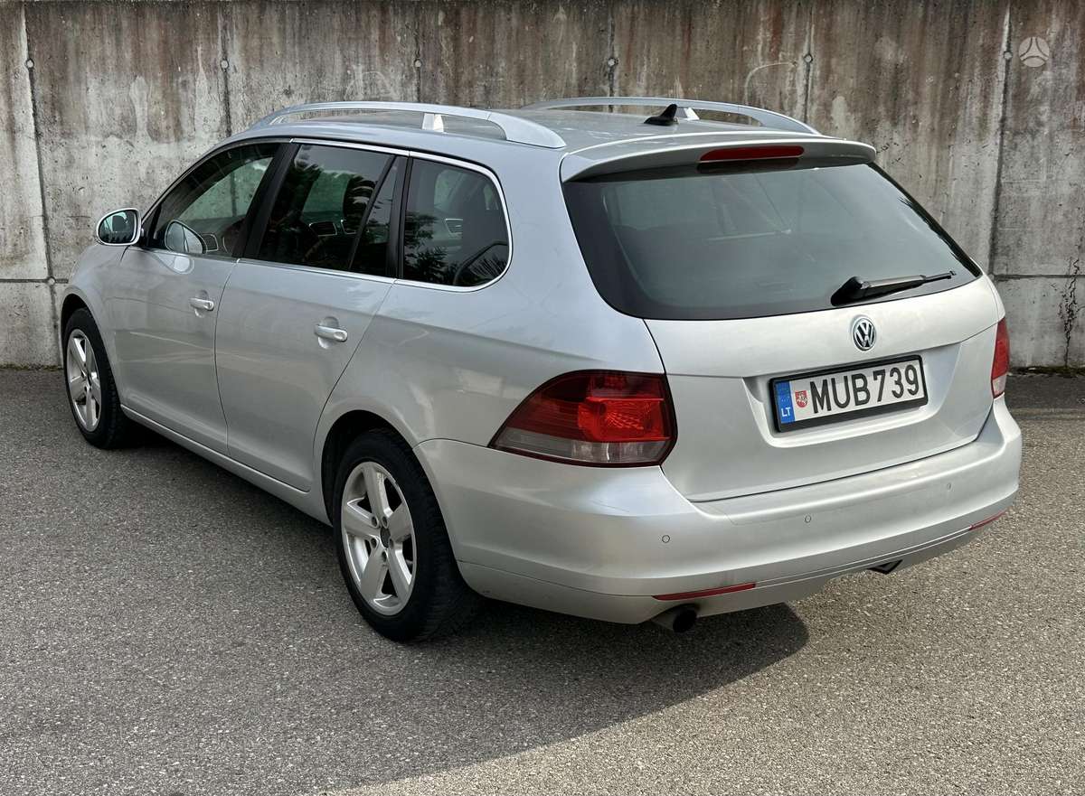 Volkswagen Golf - 6
