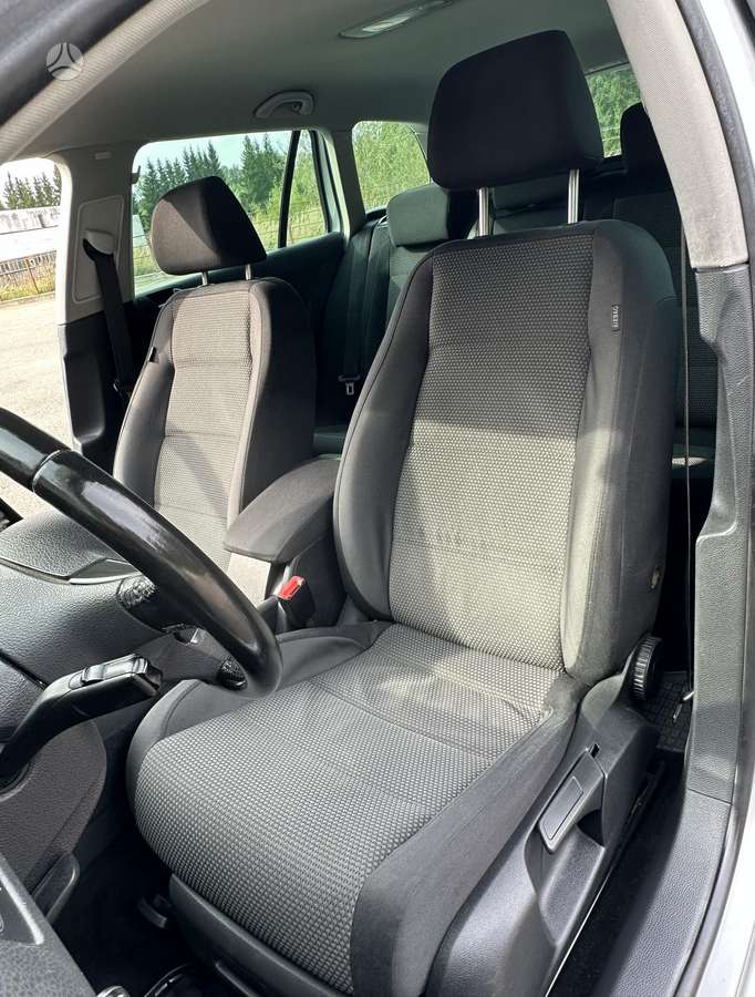 Volkswagen Golf - 10