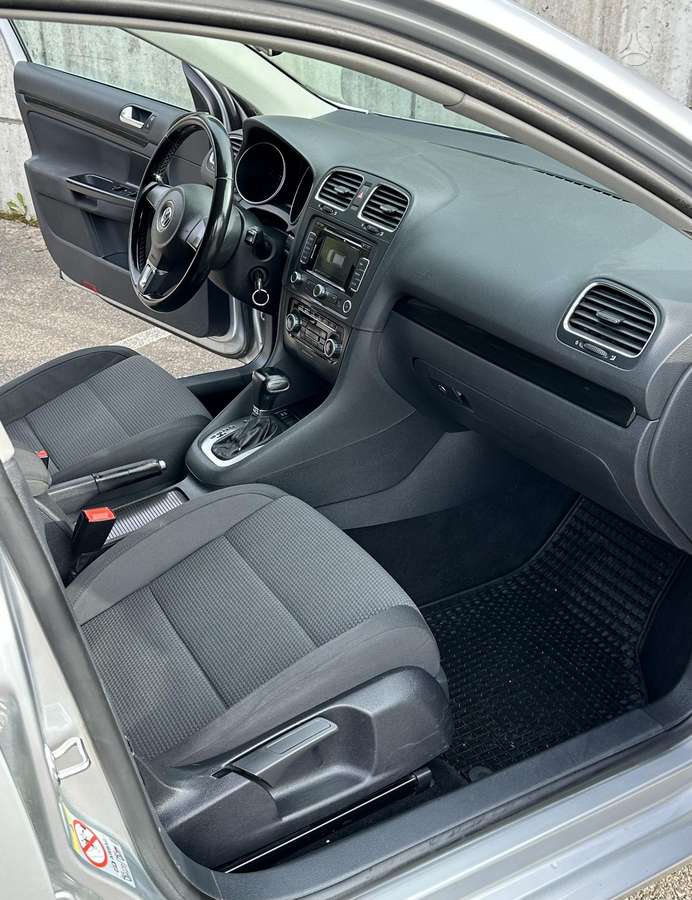 Volkswagen Golf - 11