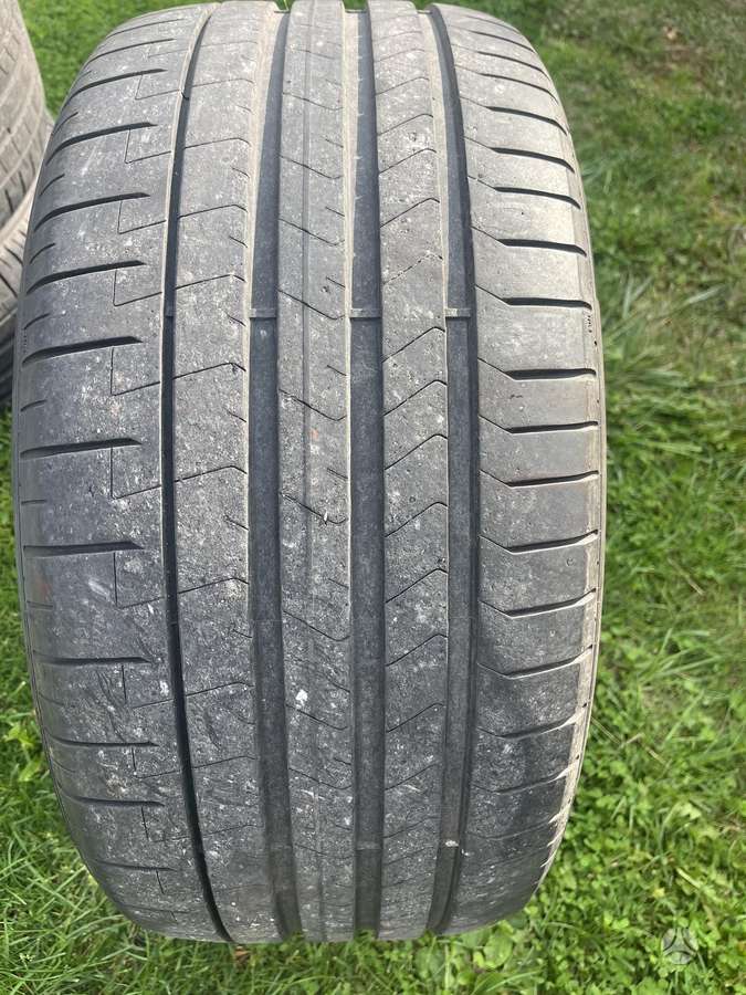 Pirelli P Zero, summer 275/40 R19