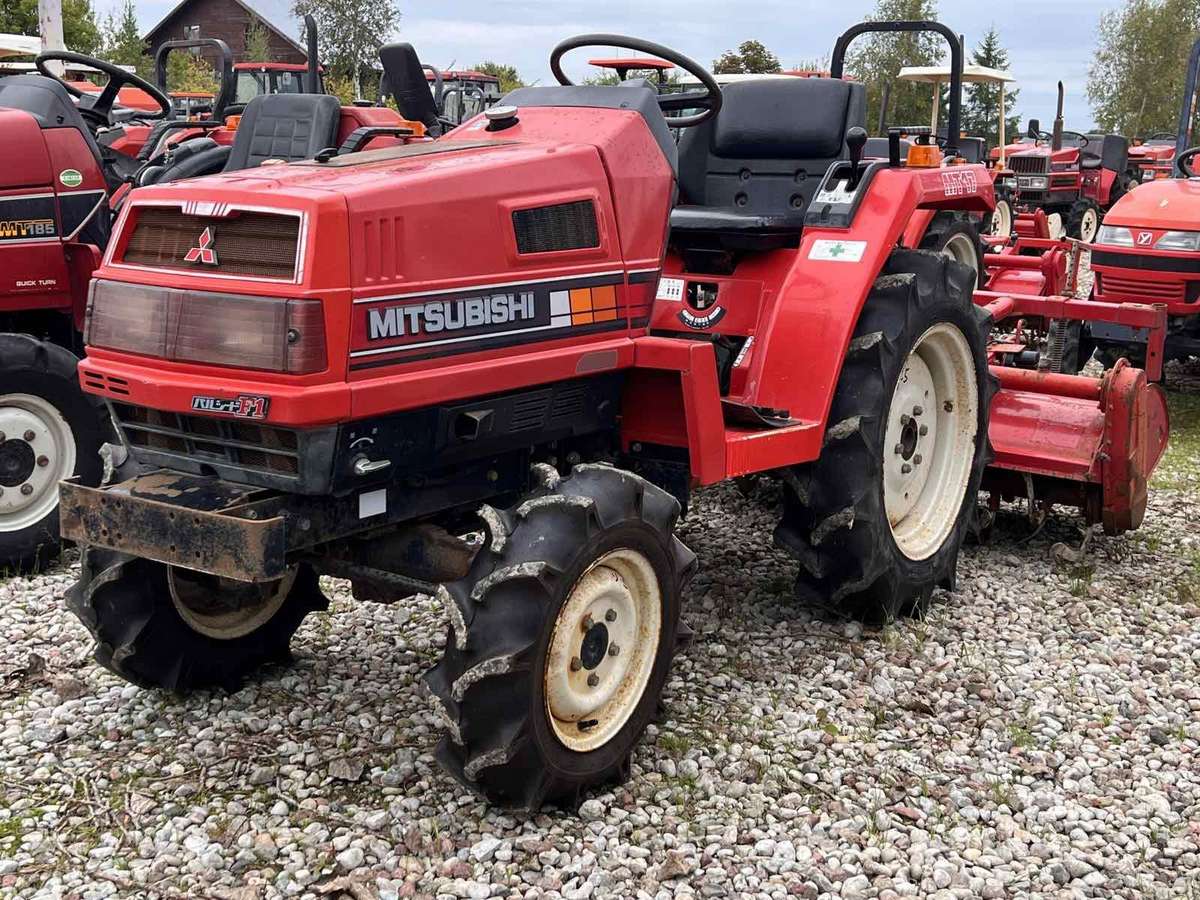 Yanmar ĮVAIRIŲ MODELIŲ, traktoriai