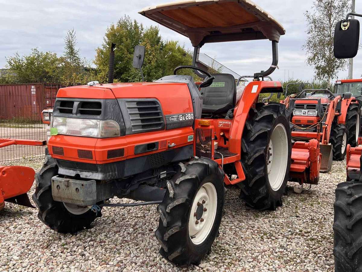 Yanmar ĮVAIRIŲ MODELIŲ, traktoriai