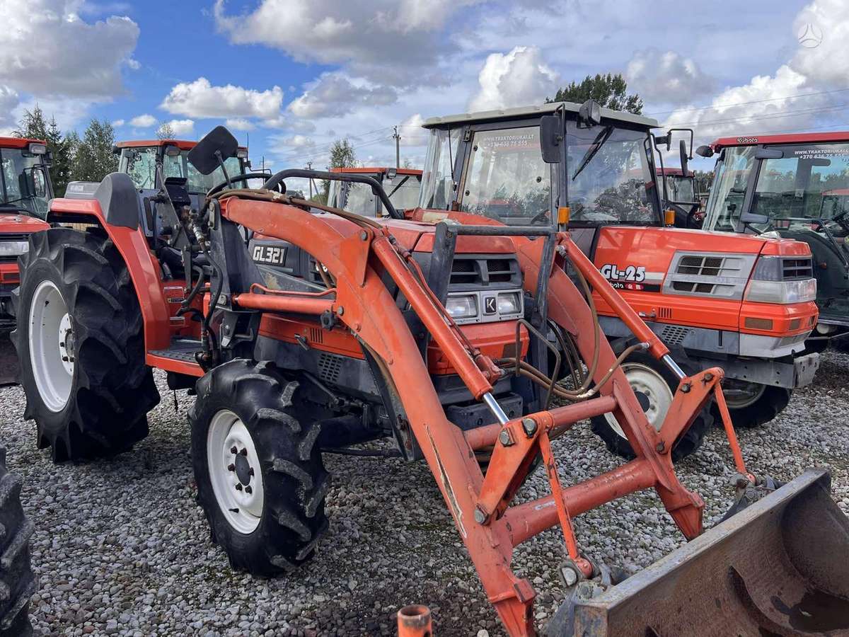 Yanmar ĮVAIRIŲ MODELIŲ, traktoriai