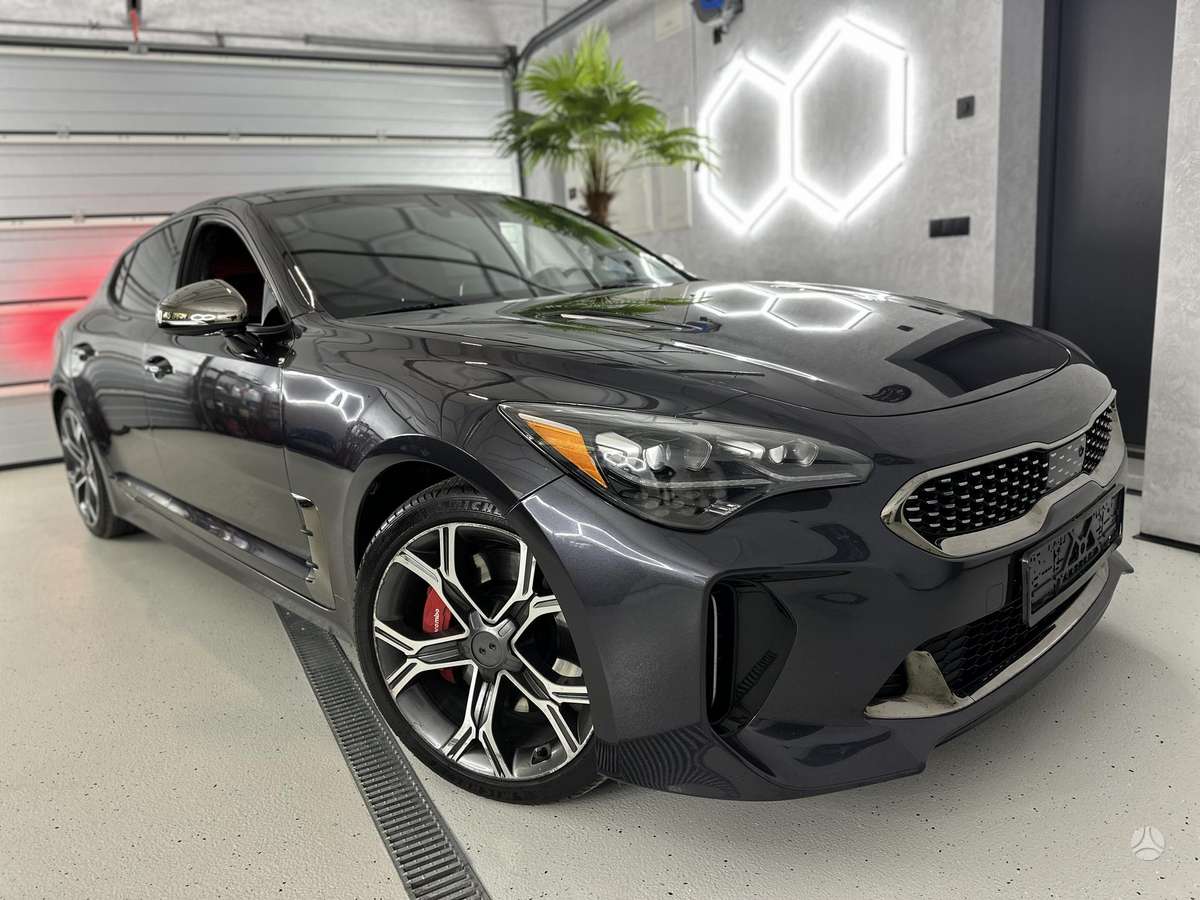 KIA Stinger - 1