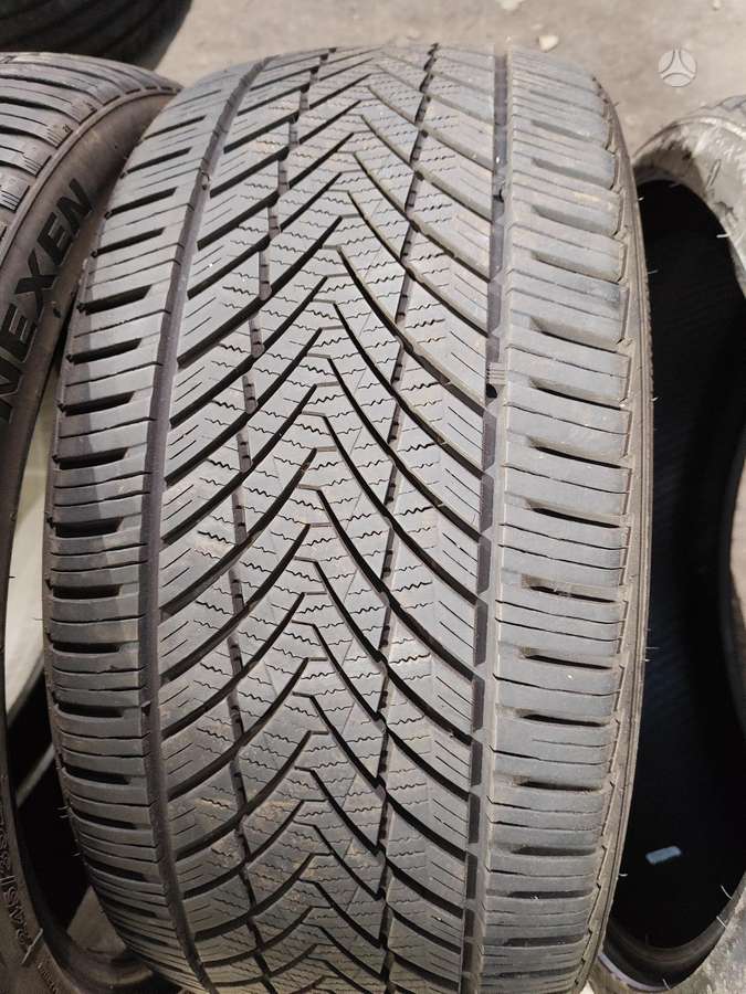 Tracmax, всесезонные 235/35 R19