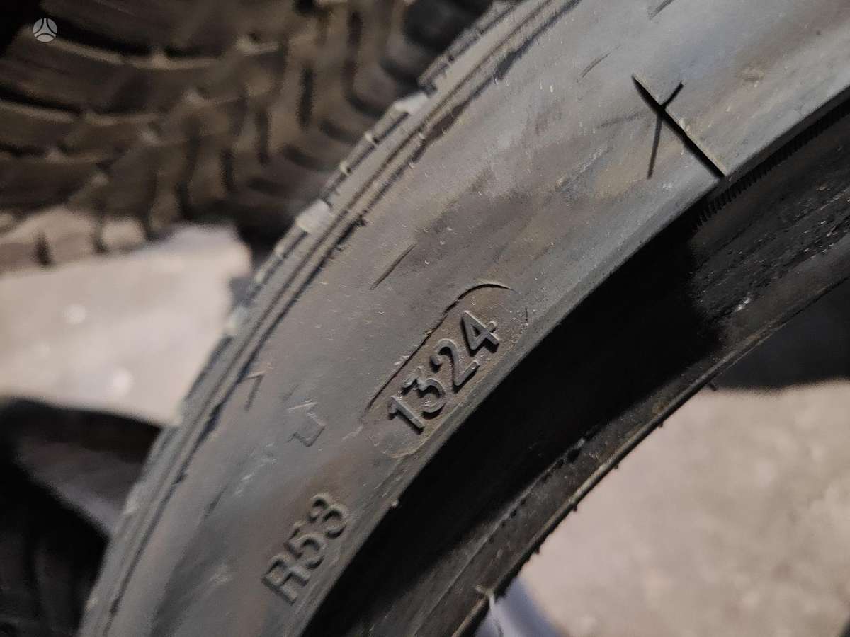 Tracmax, all-season 235/35 R19