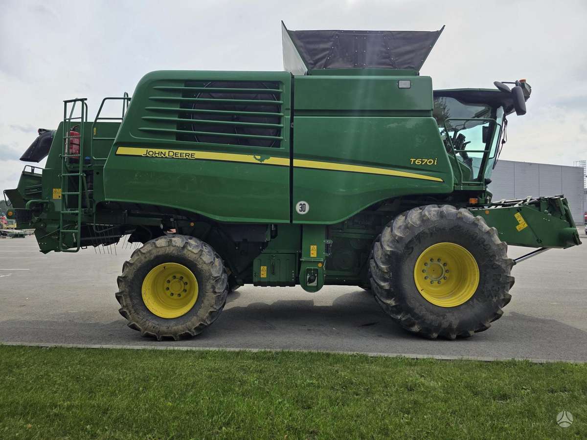 John Deere T670, combine harvesters