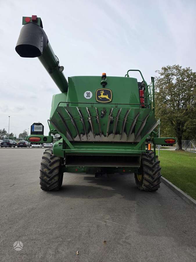 John Deere T670, kombainai