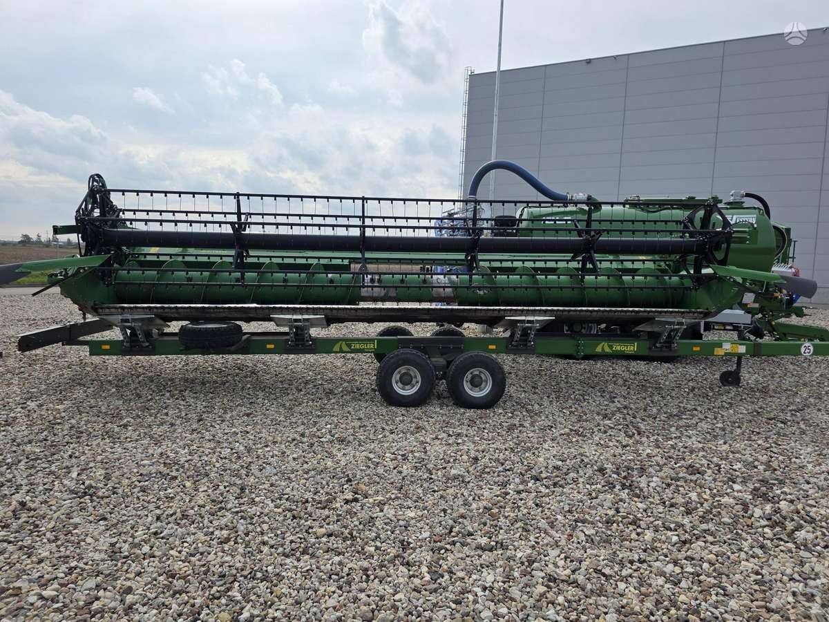 John Deere T670, combine harvesters