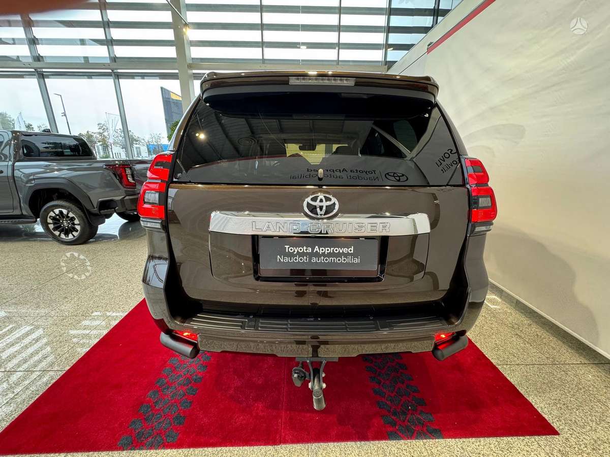 Toyota Land Cruiser - 4