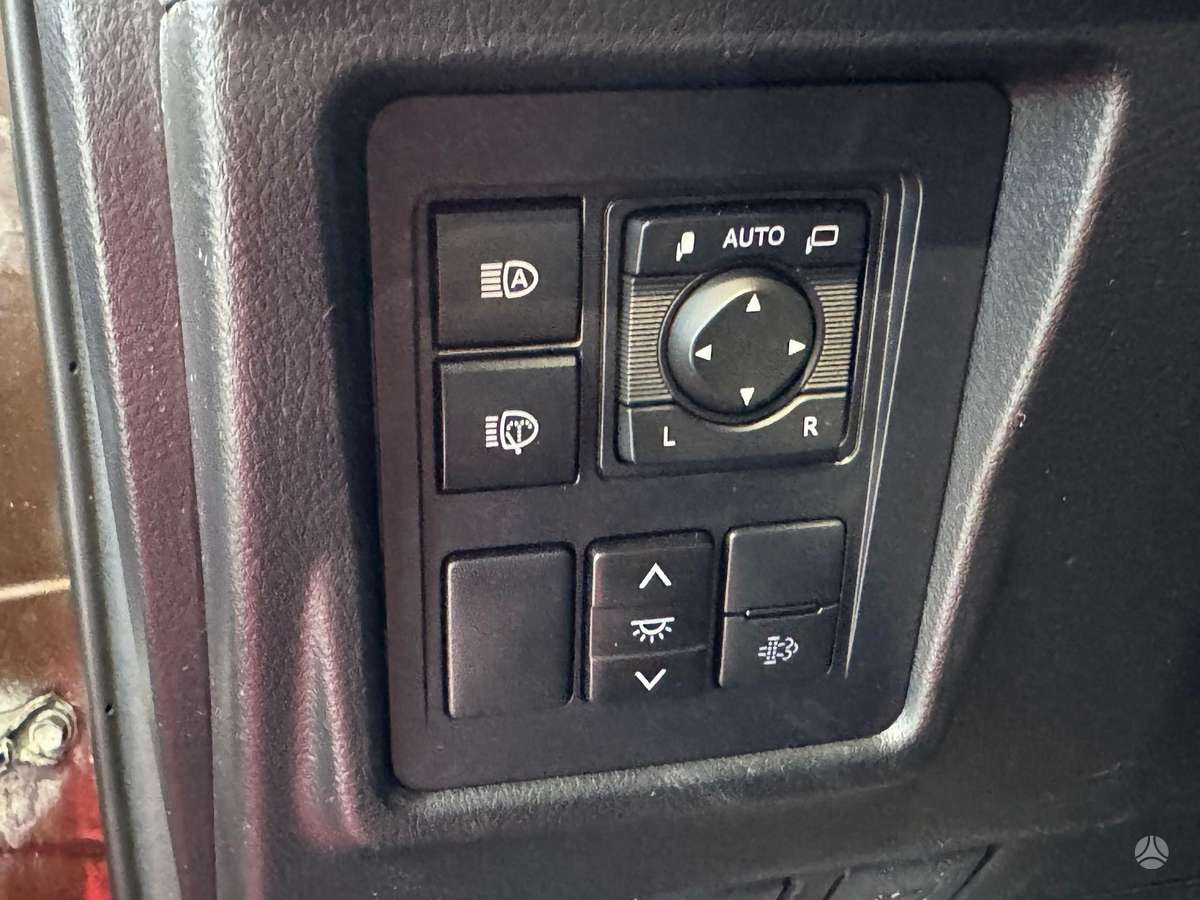 Toyota Land Cruiser - 10