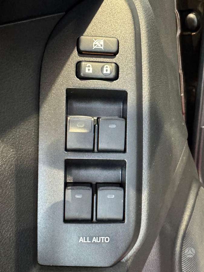 Toyota Land Cruiser - 11