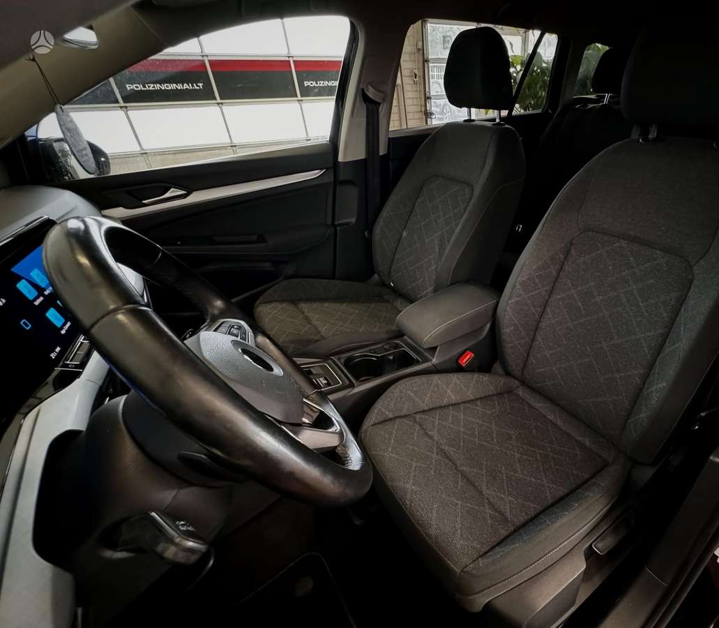 Volkswagen Golf - 8