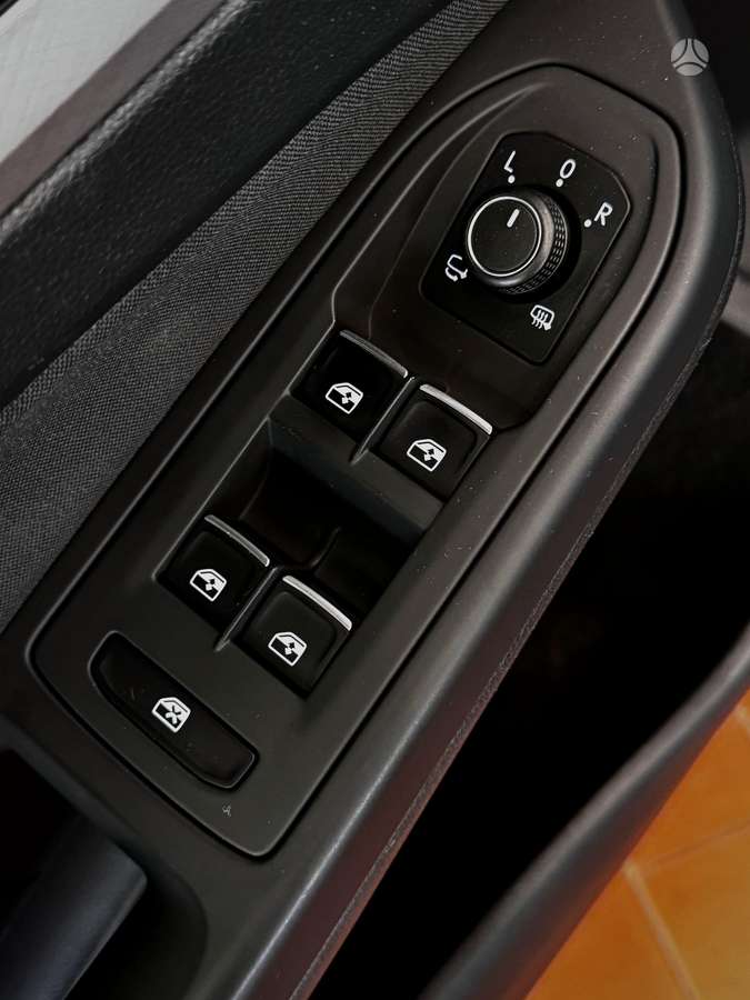 Volkswagen Golf - 11