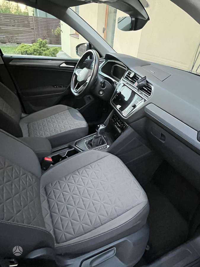 Volkswagen Tiguan - 11