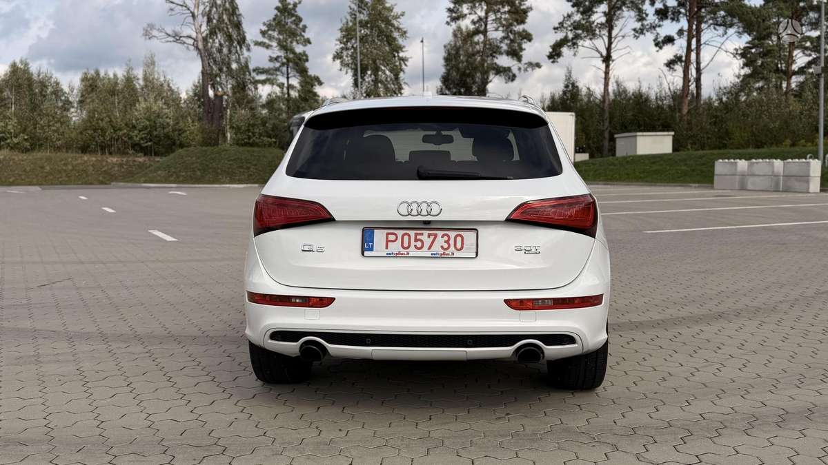 Audi Q5, 3.0 l., off-road / crossover