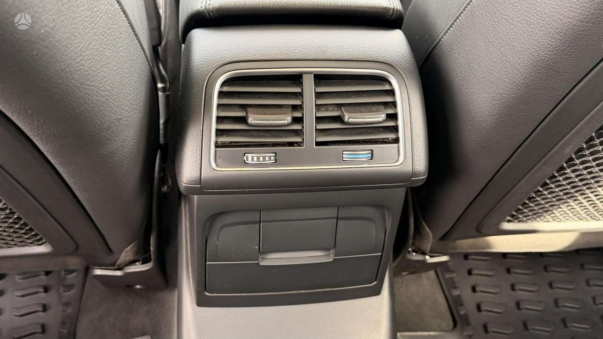 Audi Q5, 3.0 l., off-road / crossover