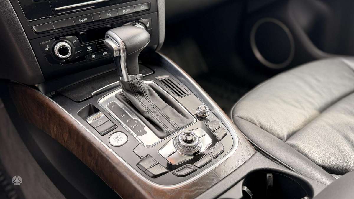 Audi Q5, 3.0 l., off-road / crossover