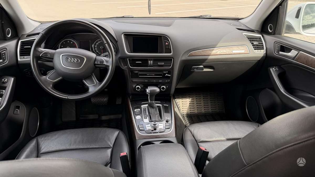 Audi Q5, 3.0 l., off-road / crossover