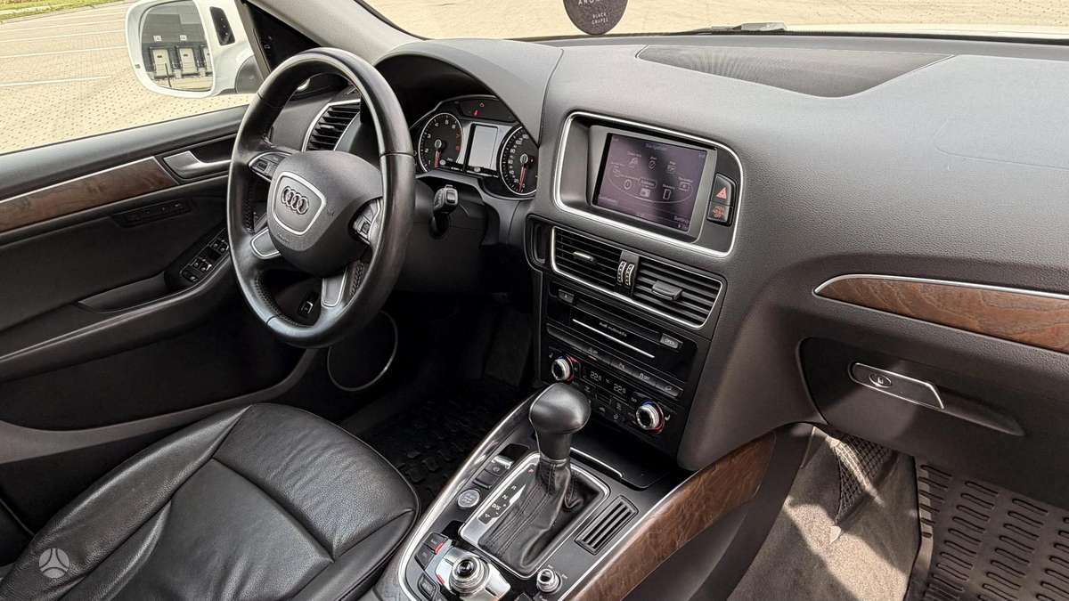 Audi Q5, 3.0 l., off-road / crossover