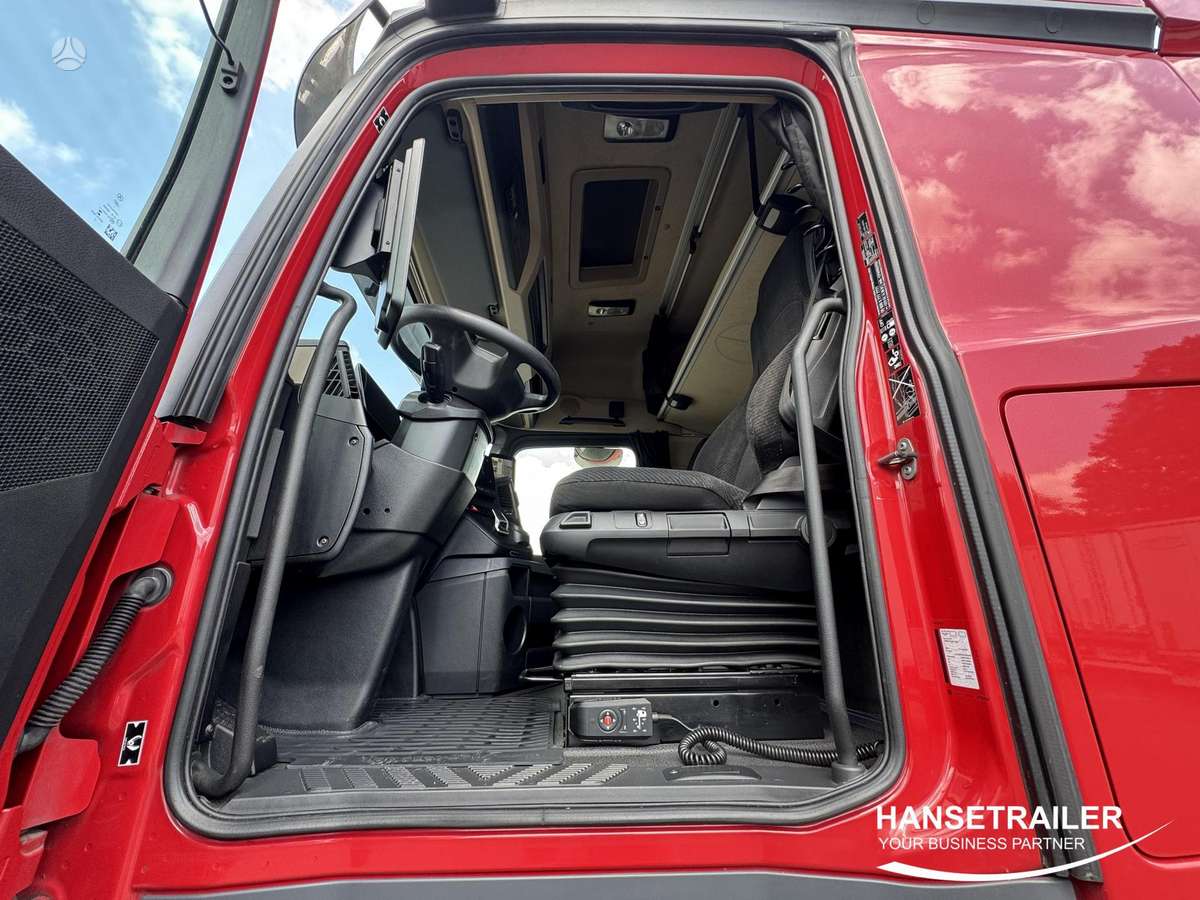 Mercedes-Benz Actros 1845 Big Space Mega Low Deck, double sleeper