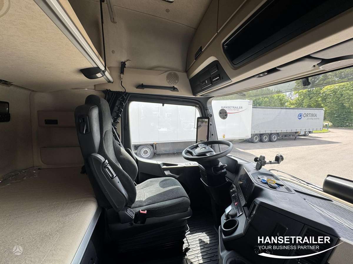 Mercedes-Benz Actros 1845 Big Space Mega Low Deck, double sleeper