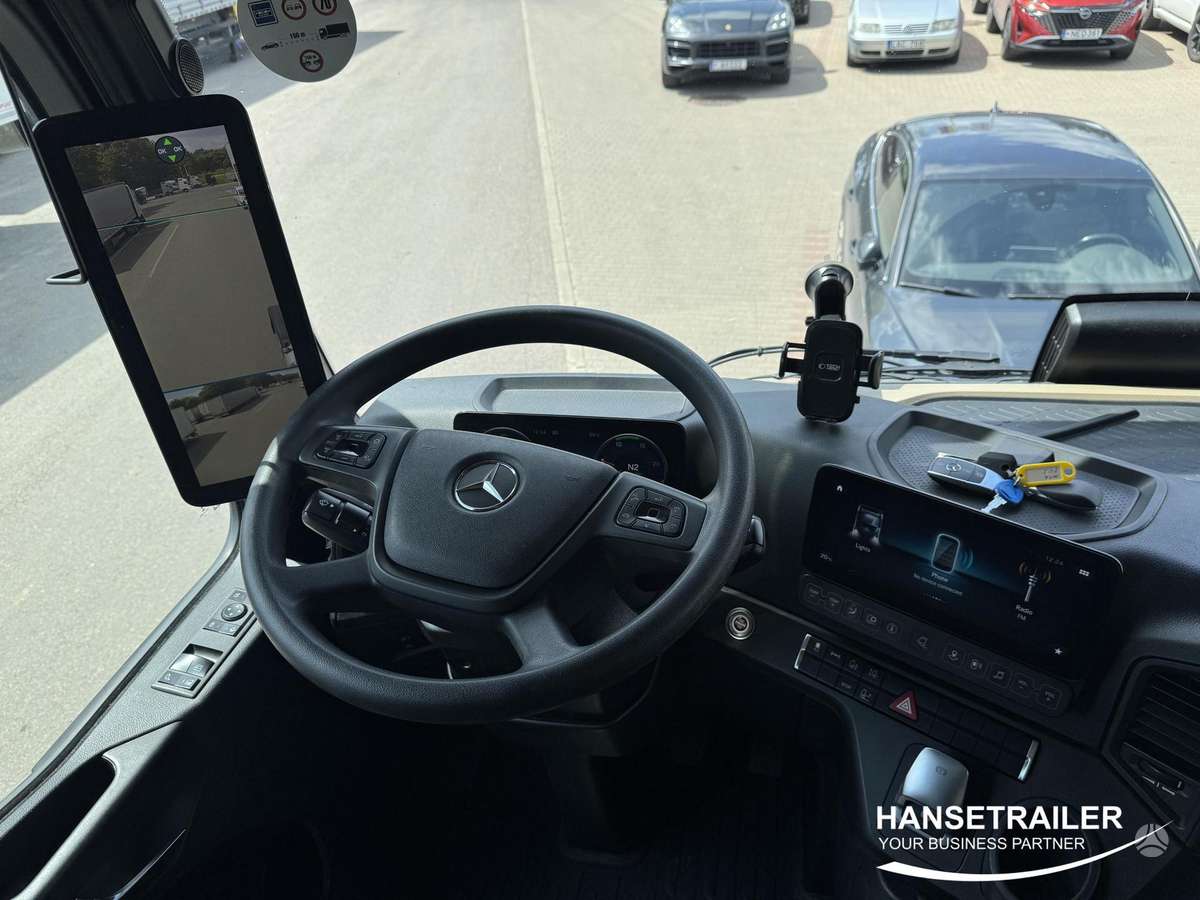 Mercedes-Benz Actros 1845 Big Space Mega Low Deck, double sleeper