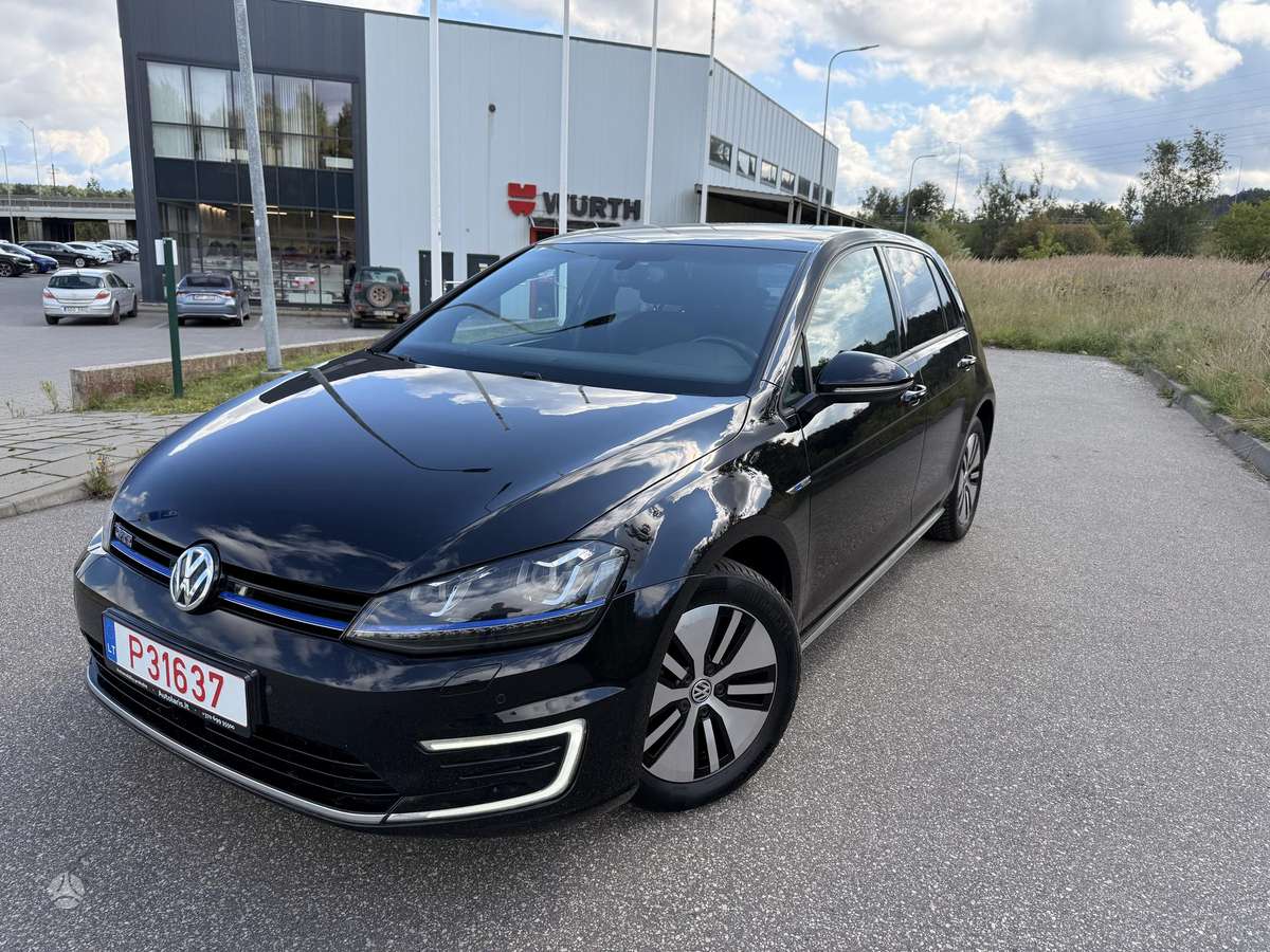 Volkswagen Golf - 1