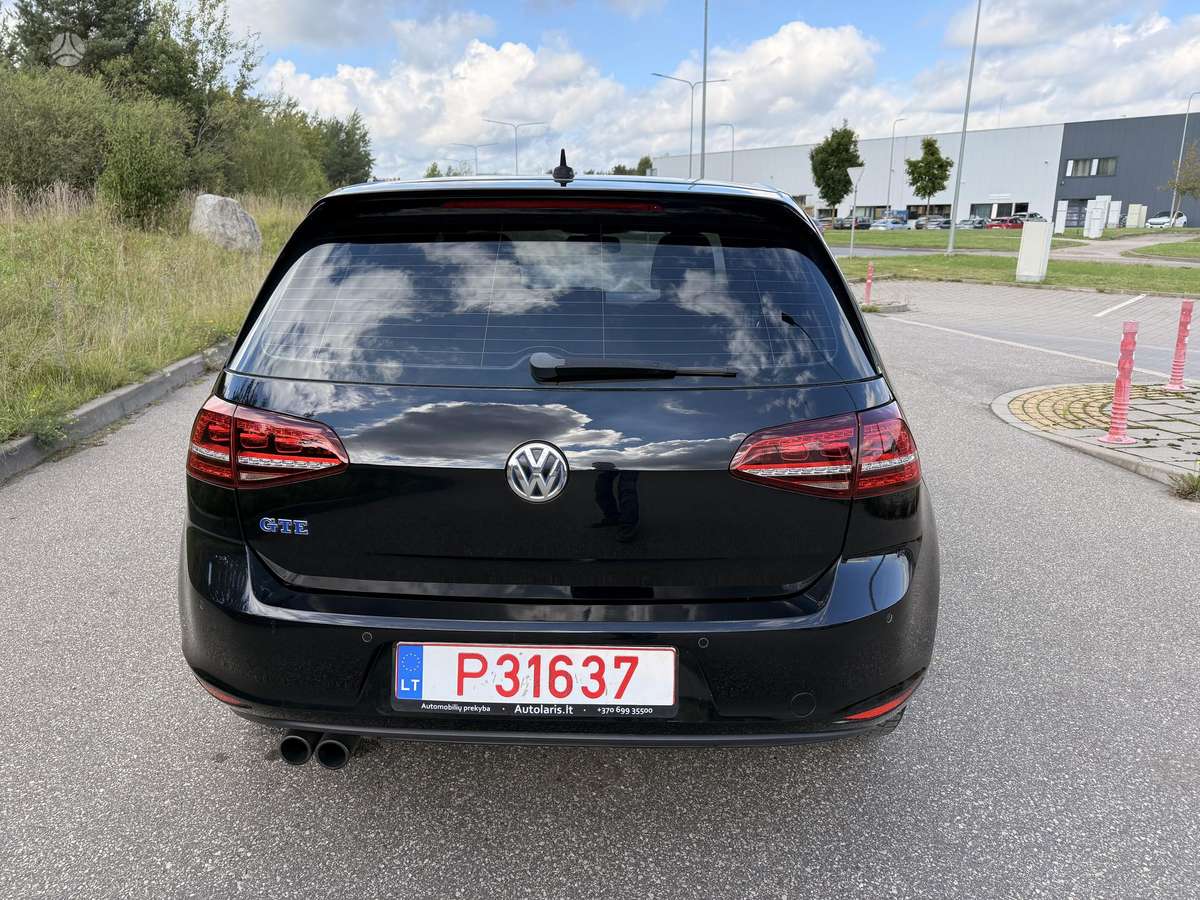 Volkswagen Golf - 6