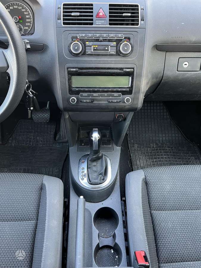 Volkswagen Touran - 8