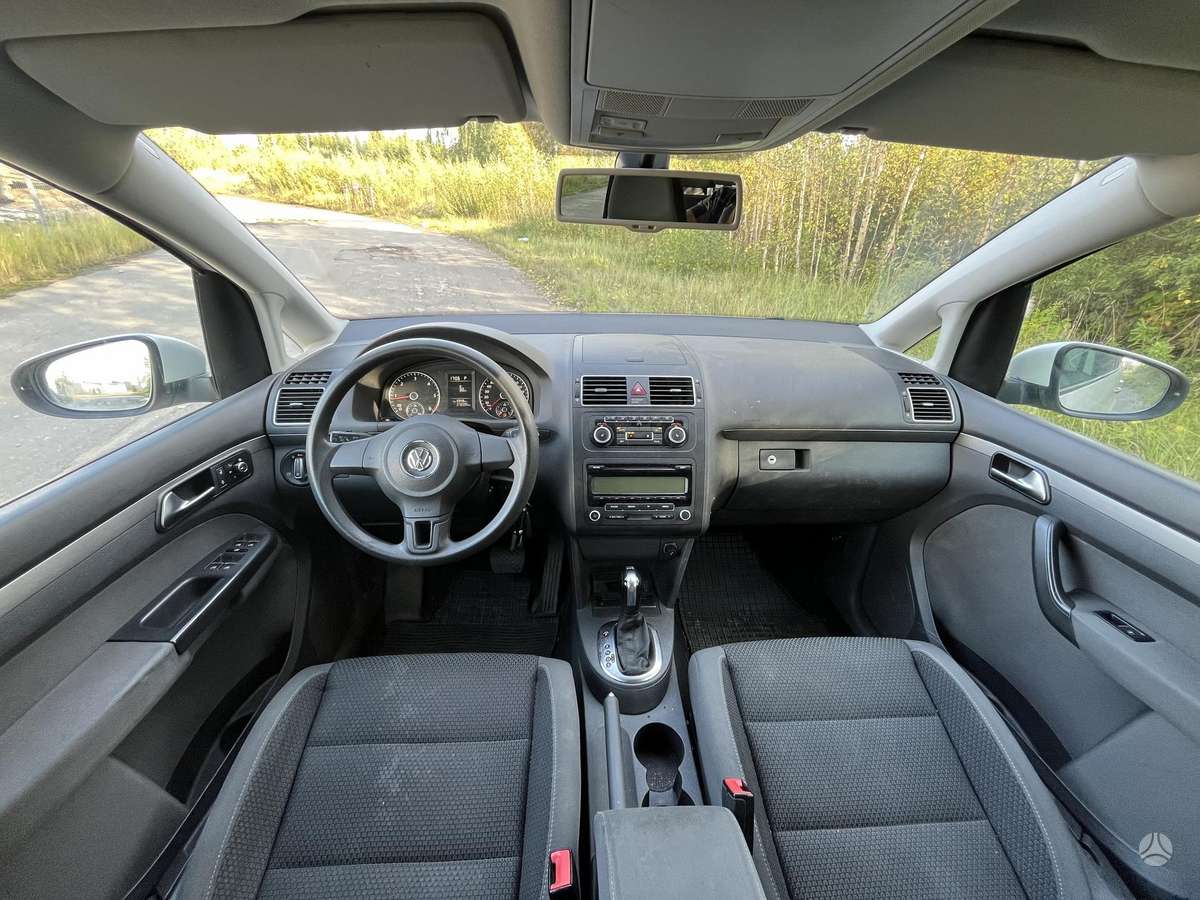 Volkswagen Touran - 9
