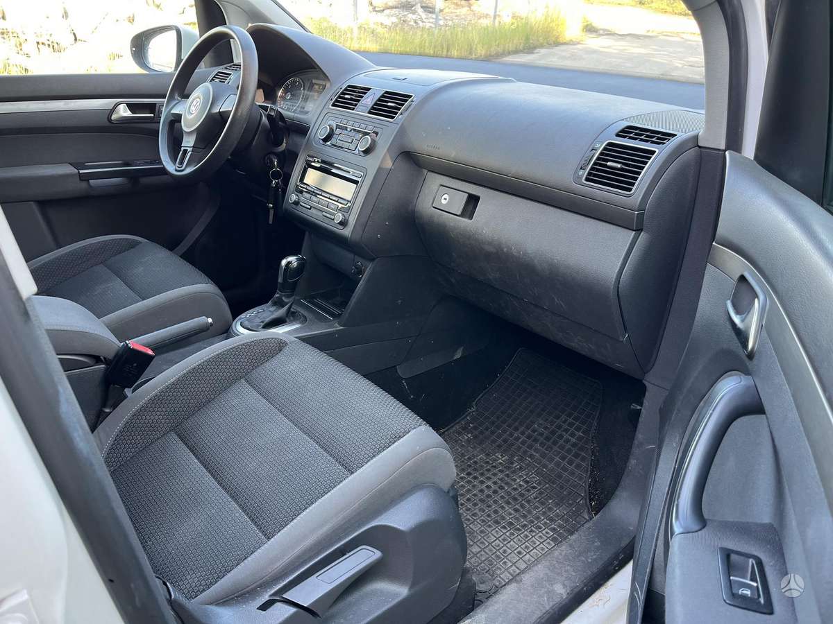 Volkswagen Touran - 11