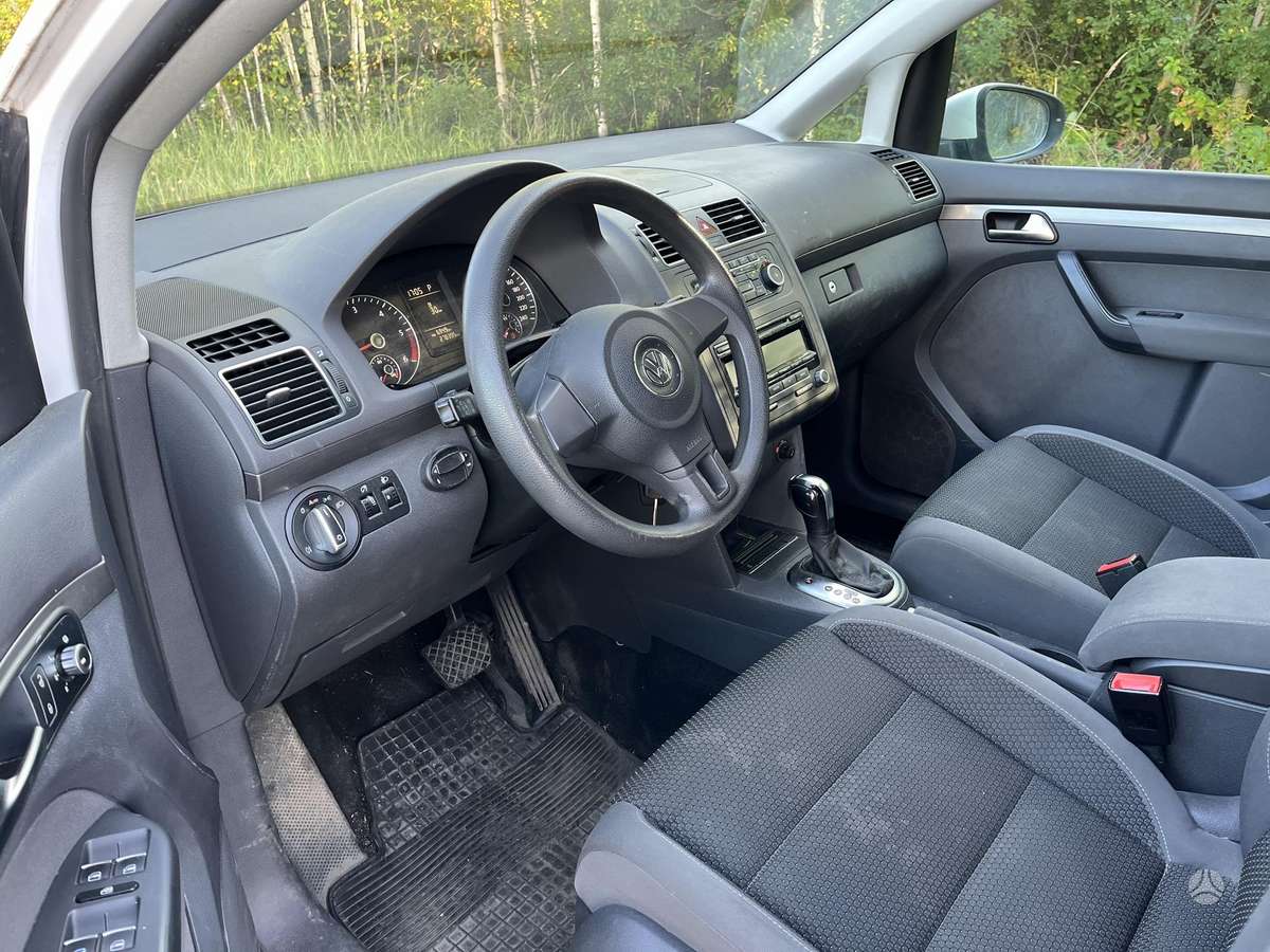 Volkswagen Touran - 10