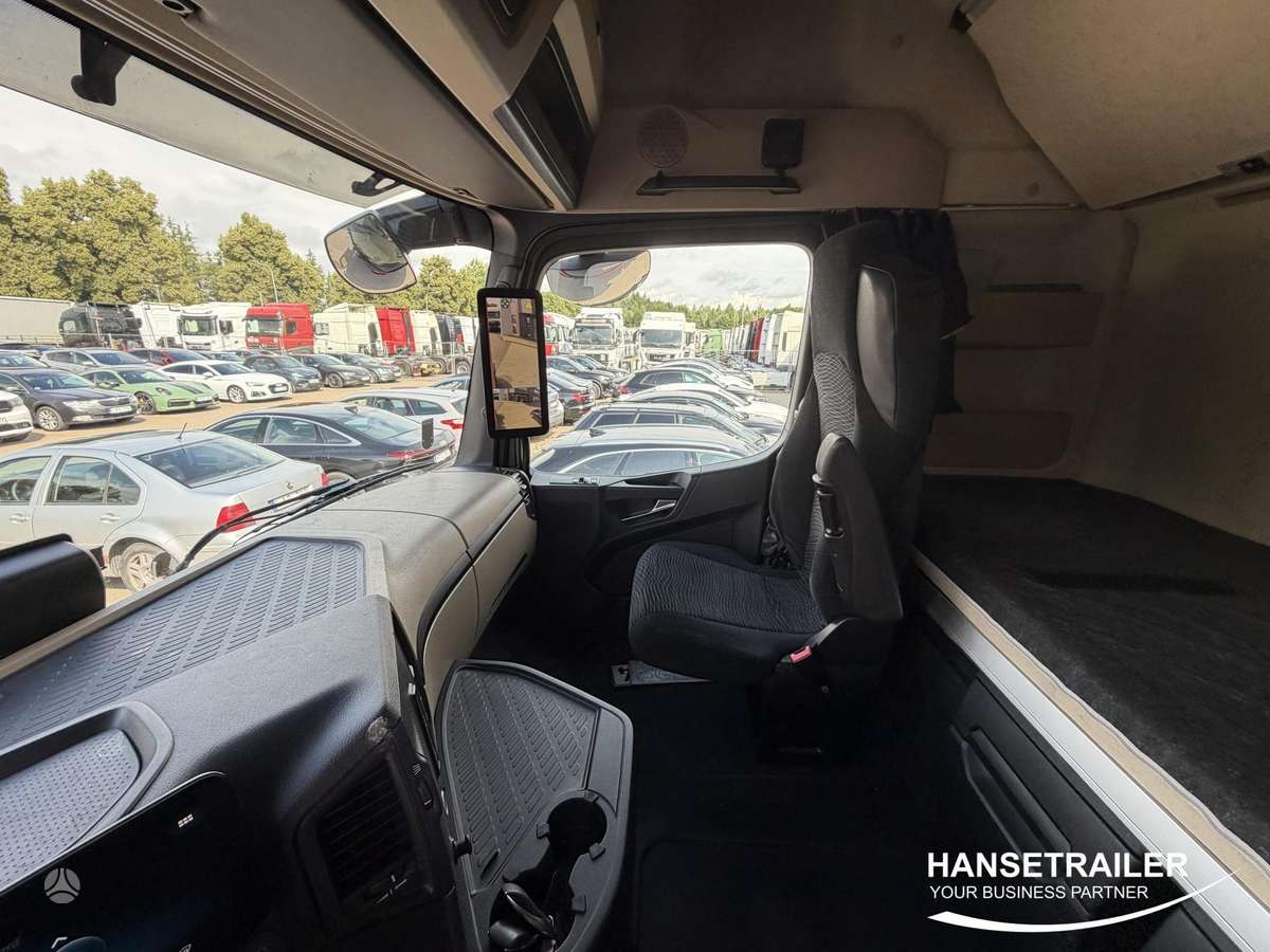 Mercedes-Benz Actros 1845 Big Space Mega Low Deck, double sleeper