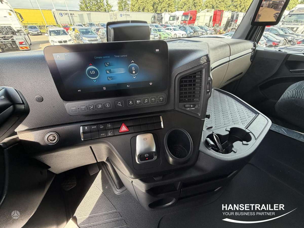 Mercedes-Benz Actros 1845 Big Space Mega Low Deck, double sleeper