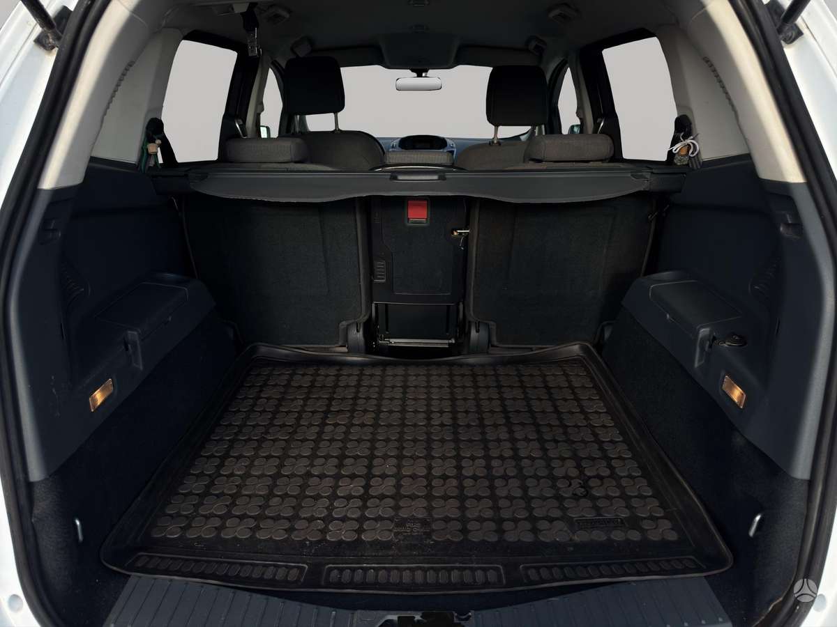 Ford Grand C-MAX - 10