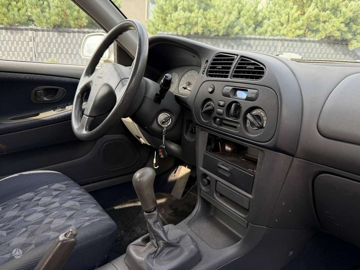 Mitsubishi Colt, 1.3 l., hatchback