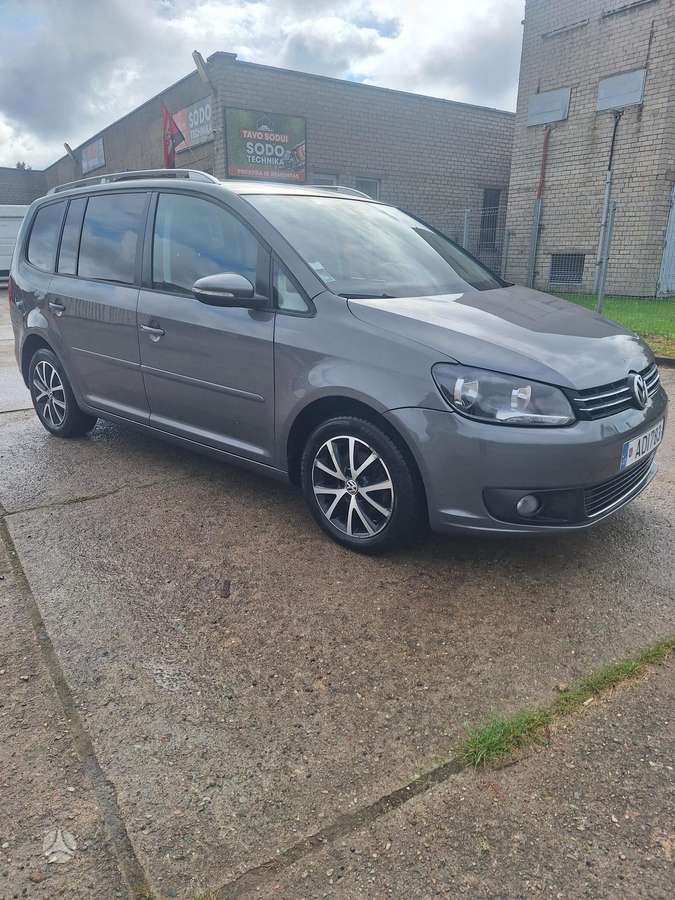 Volkswagen Touran - 1