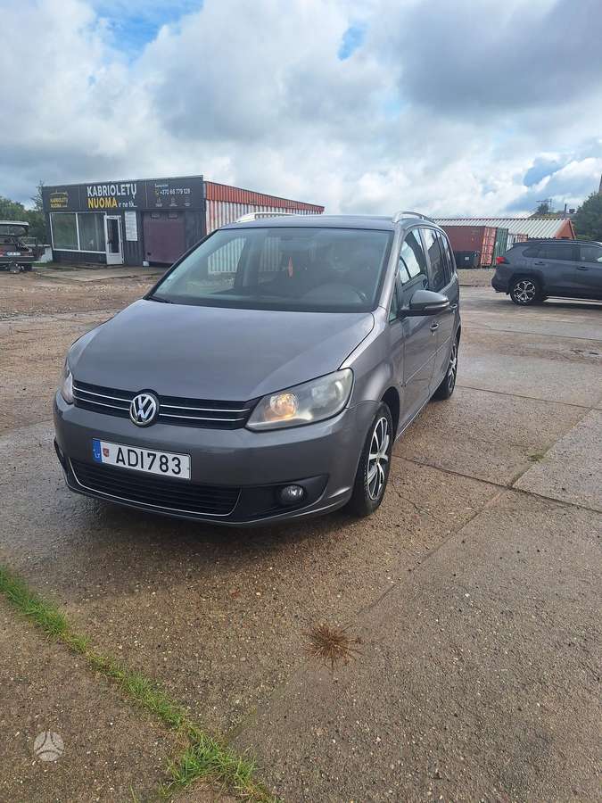 Volkswagen Touran - 4