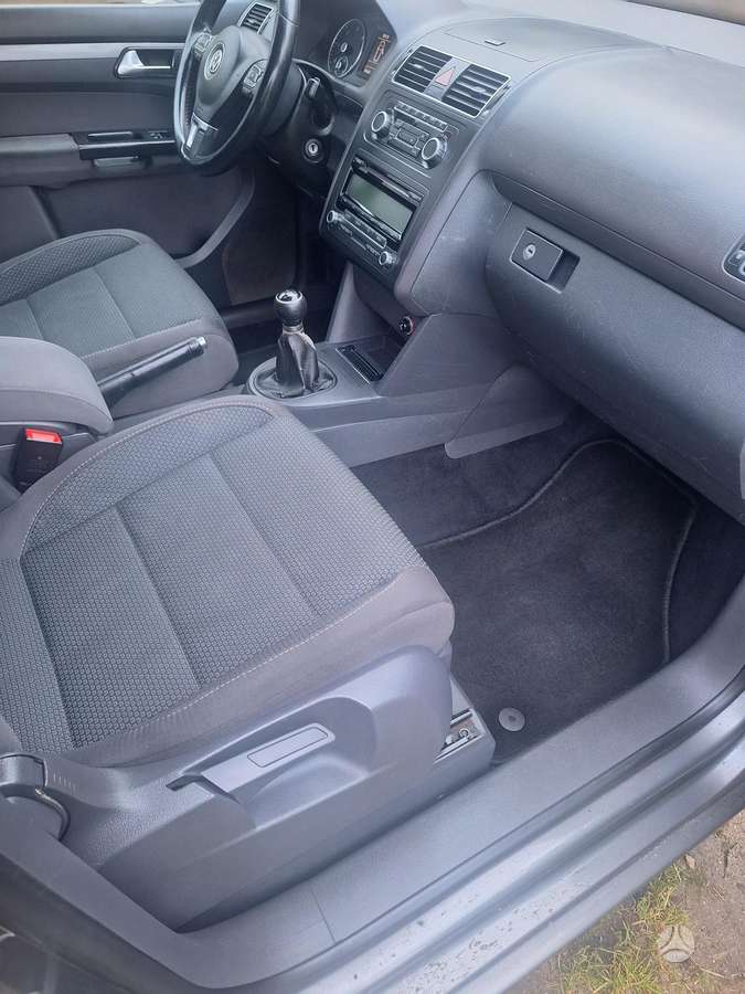 Volkswagen Touran - 10