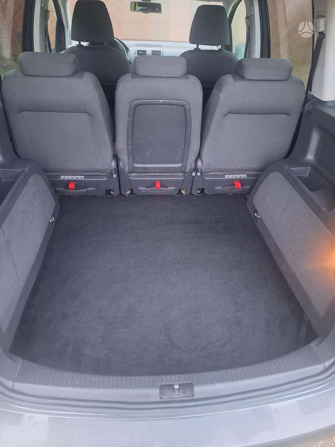Volkswagen Touran - 12
